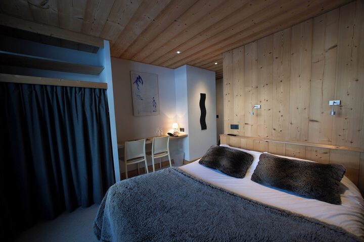 Room 8 of 48