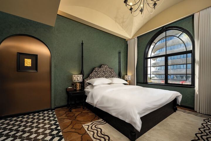 Room 34 of 134