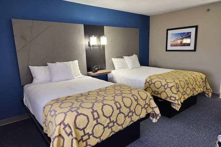 Standard Room, King or Two Doubles (3 of 12)