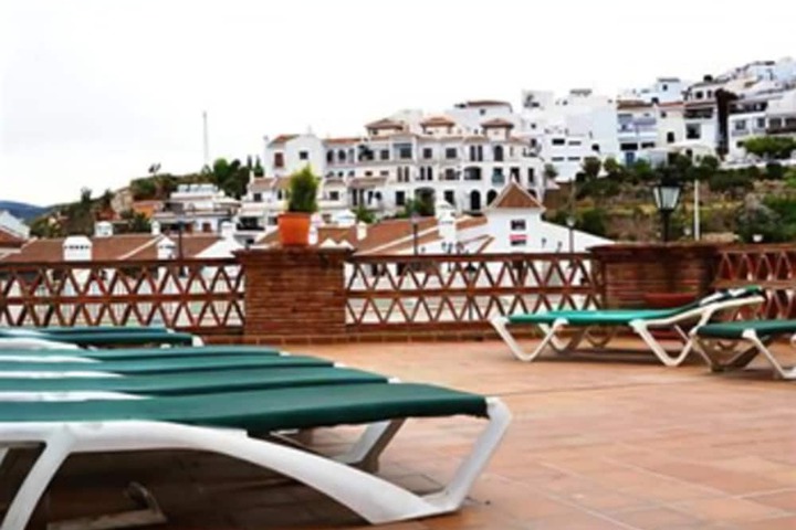 Sundeck 31 of 45