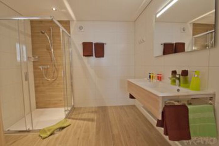 Room 8 of 188