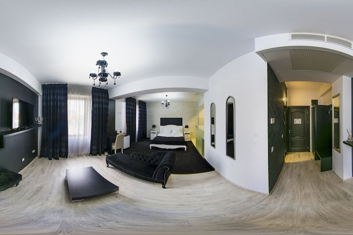 Room 3 of 136