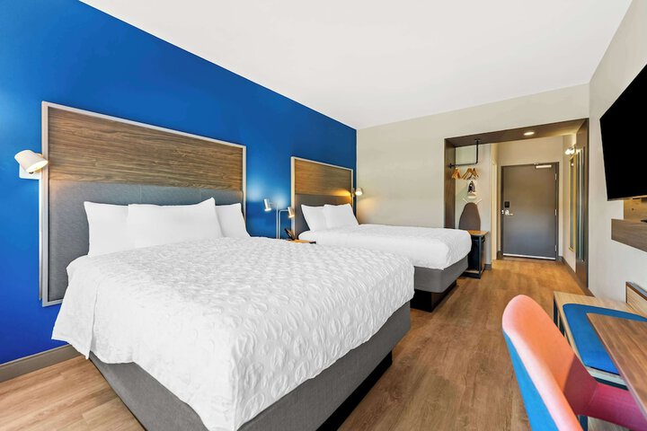 2 Queen Beds Accessible (2 of 8)