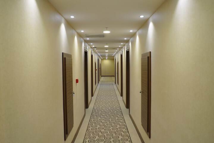 Ballroom/Hall 28 of 31