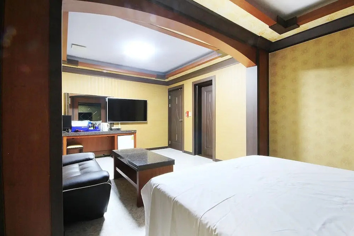 Room 26 of 26