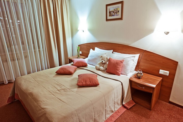 Room 4 of 72