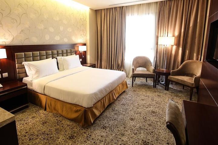 Room 15 of 37