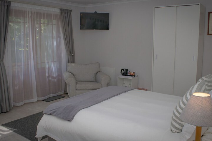 Room 18 of 98