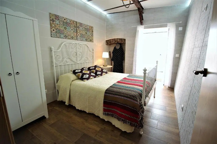 Room 2 of 16