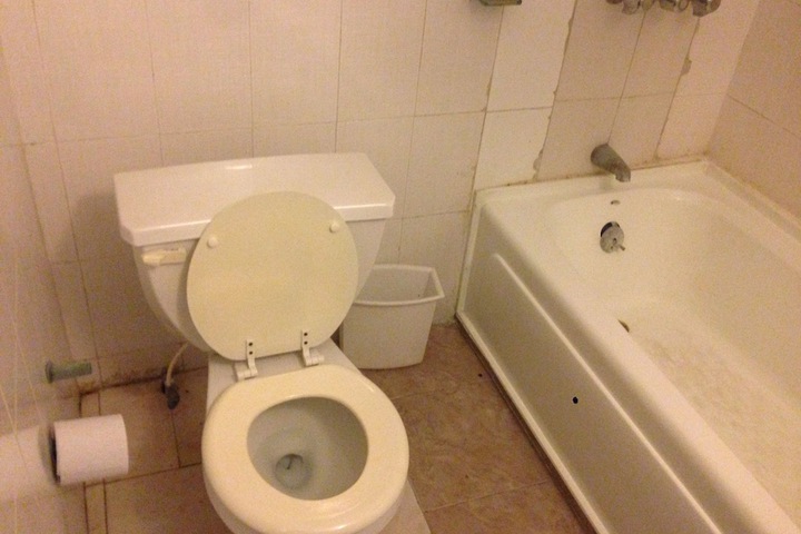 Room 7 of 16