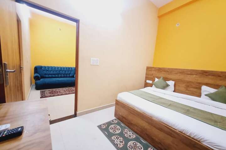 Room 2 of 4