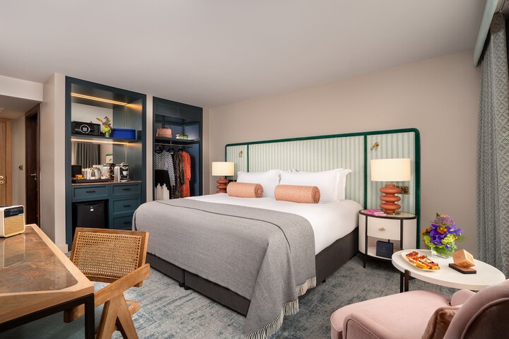 Room 8 of 43