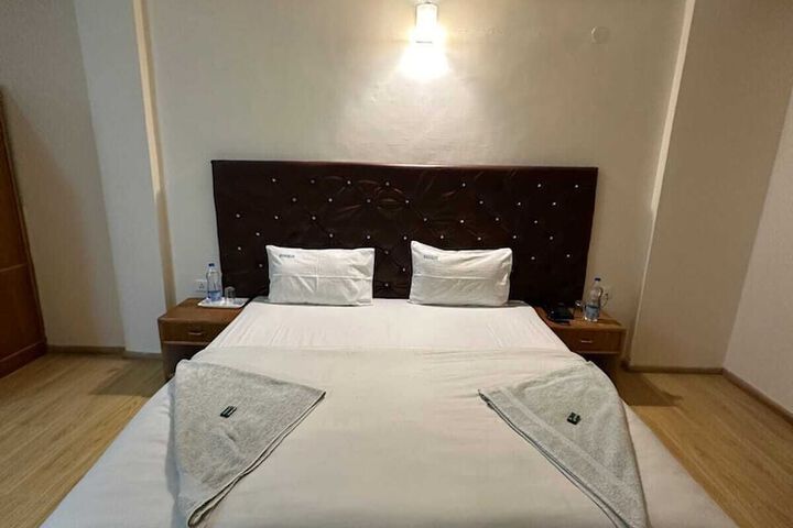Room 4 of 11