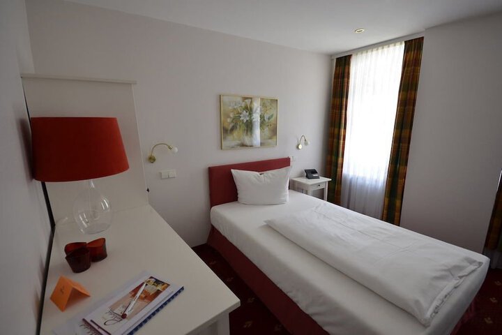Room 17 of 26