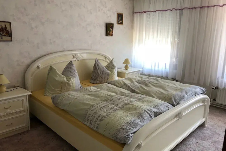 Room 2 of 8