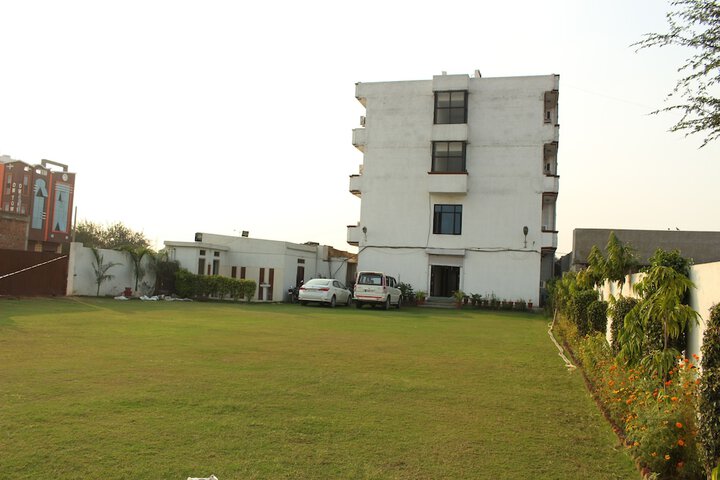 Hotel Exterior 22 of 27