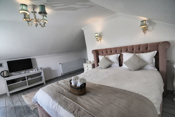 Room 25 of 156