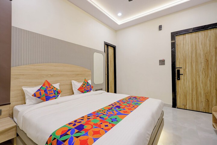 Room 15 of 27