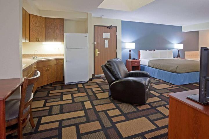 1 King Bed Studio Suite (6 of 8)