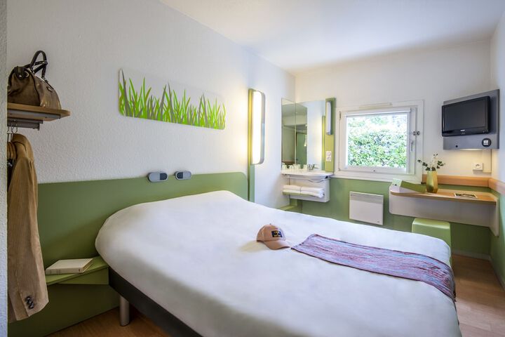 Room 2 of 30