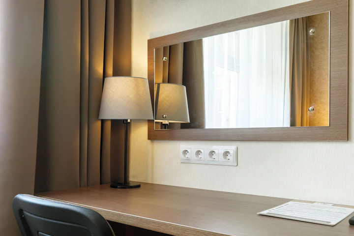 Room 6 of 10