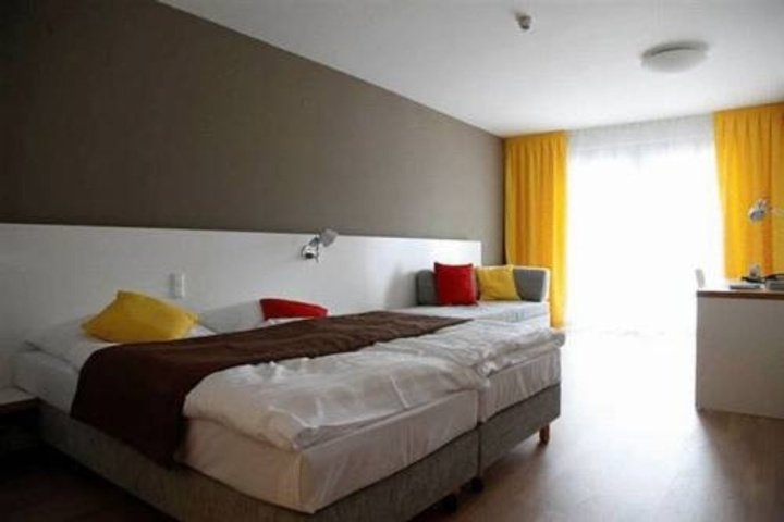 Room 5 of 12