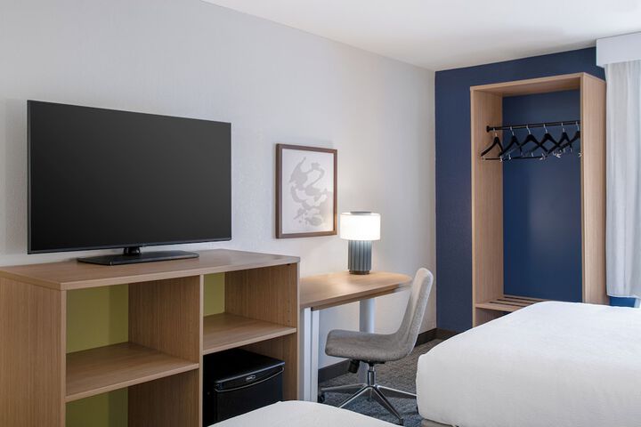 Room 16 of 40