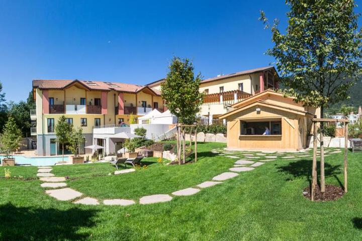 Garden Relais