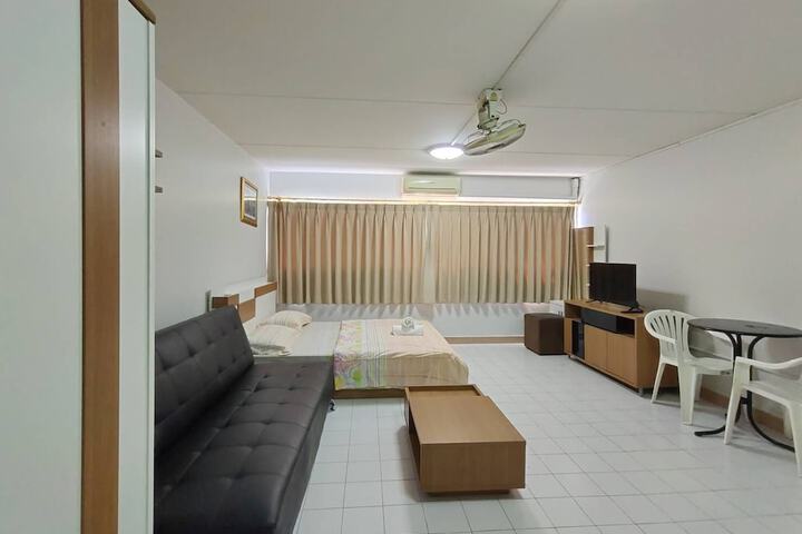 Room 12 of 16