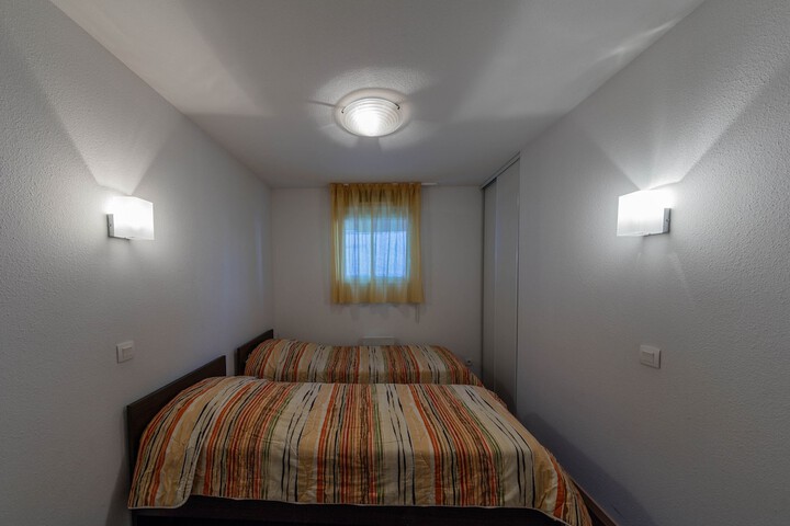 Room 5 of 40