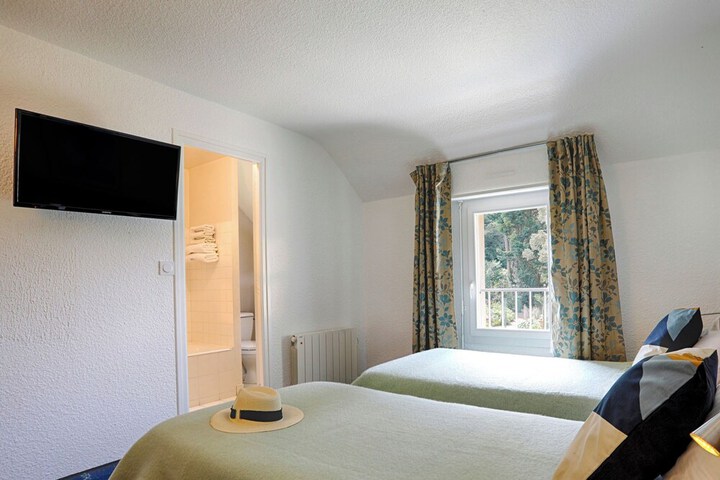 Room 112 of 191