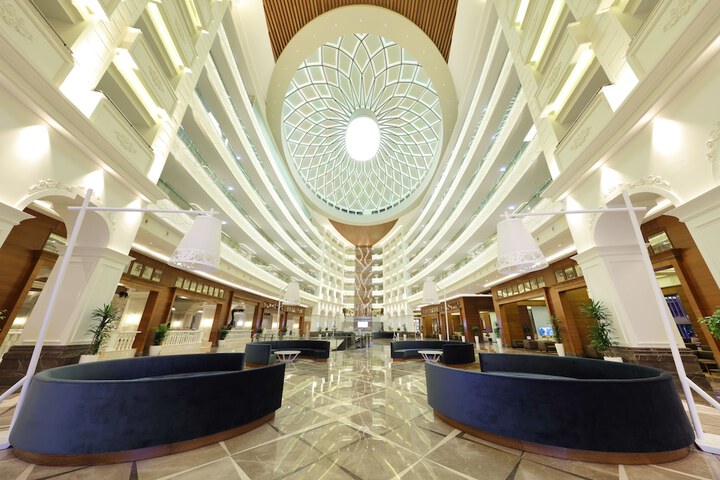 Entrance & Lobby