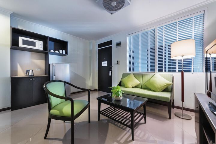 Room 9 of 18