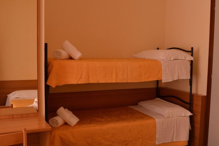 Room 10 of 34