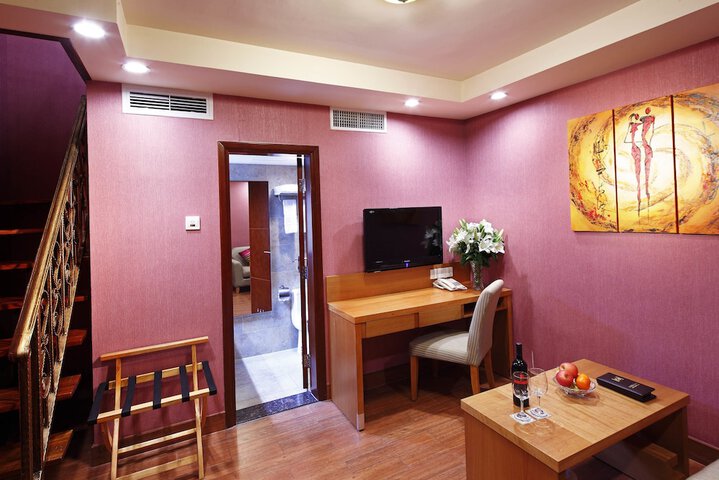 Room 23 of 47