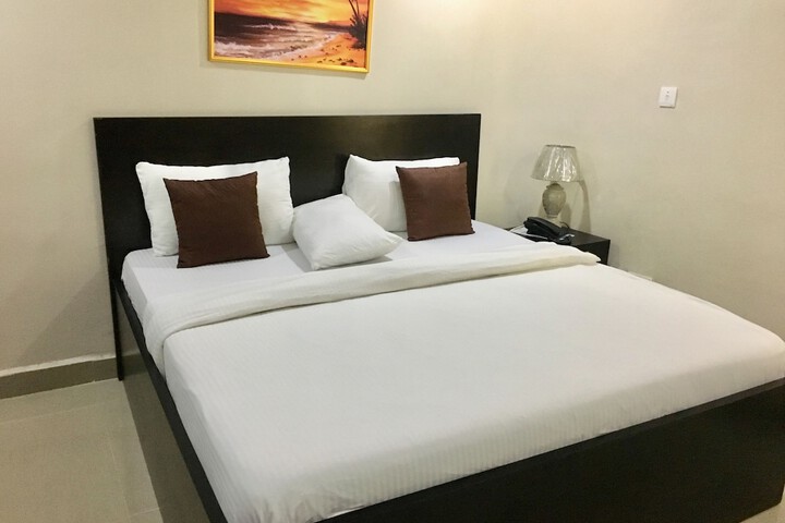 Room 7 of 16