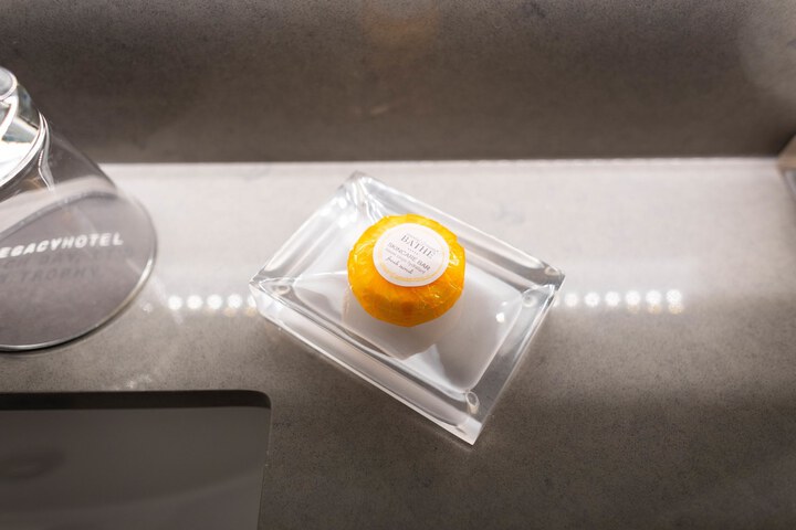 Bathroom amenities