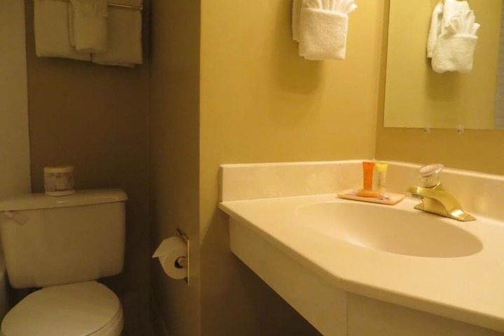 Room 32 of 47