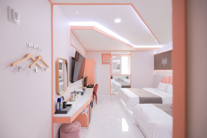 Room 47 of 69