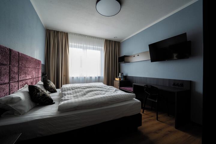 Room 9 of 24