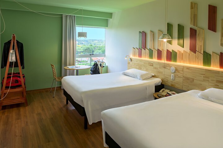 Room 40 of 80