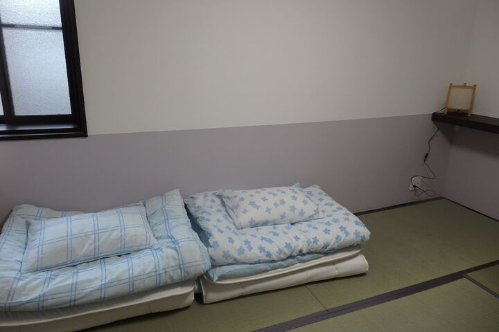 Room 4 of 33
