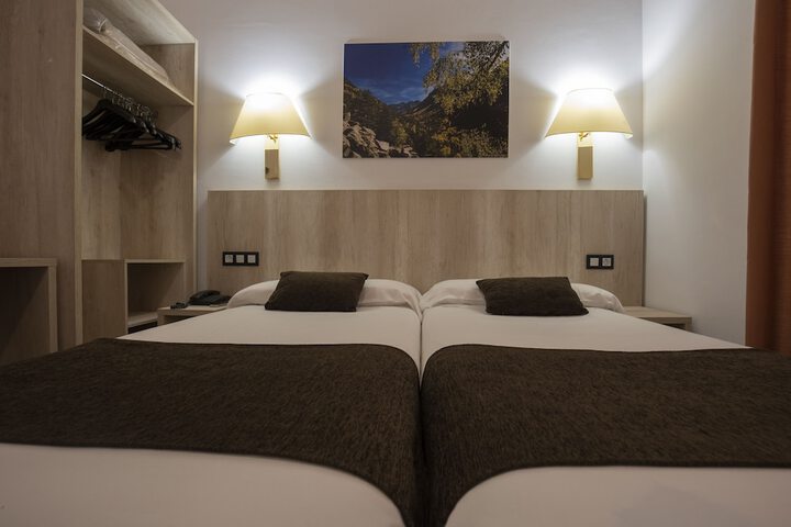 Room 4 of 48