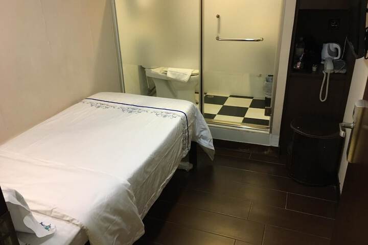 Room 53 of 73