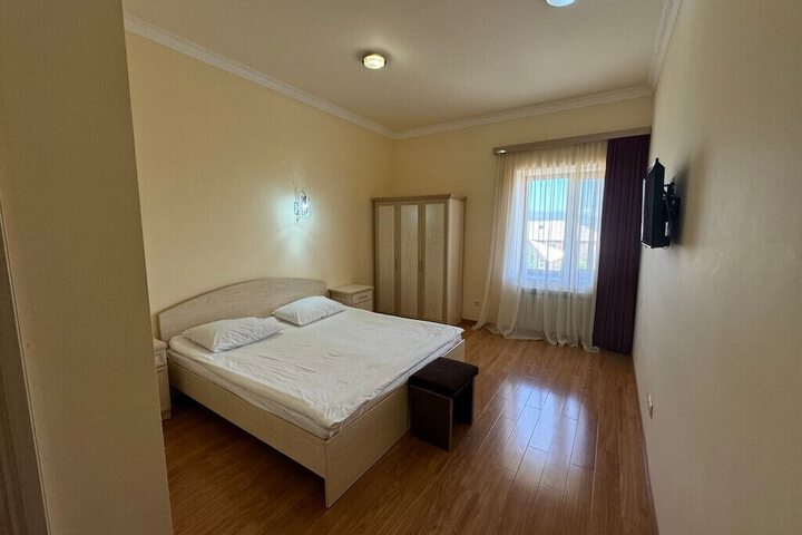 Room 14 of 40