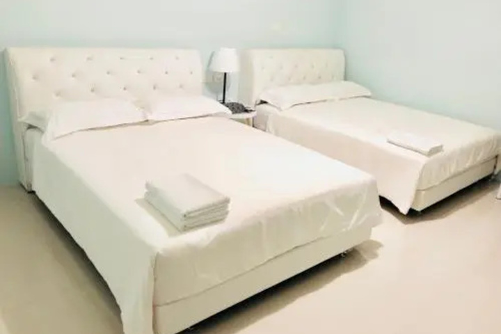 Room 6 of 25