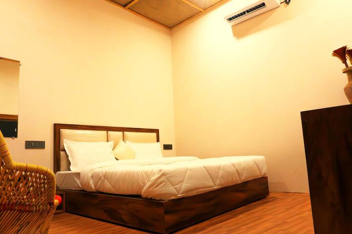 Room 3 of 23