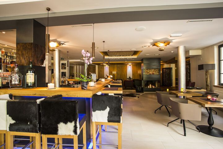 Lounge 75 of 85
