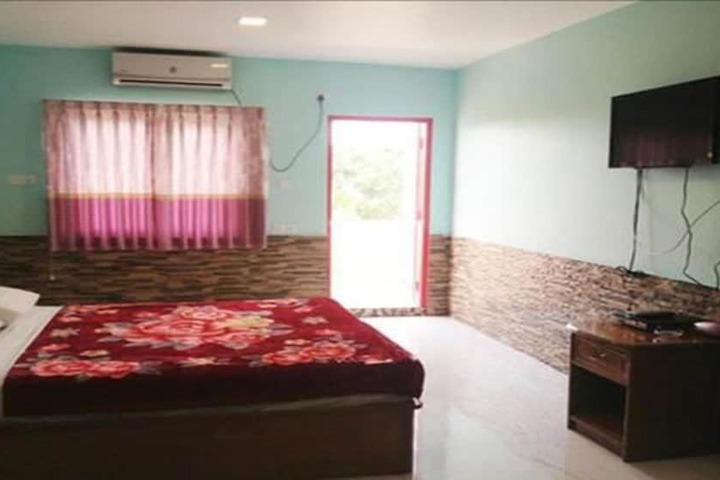 Room 4 of 32
