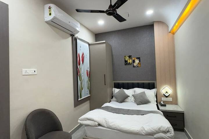 Room 3 of 11